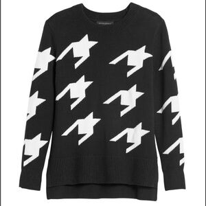 Banana Republic Black and White Houndstooth Women’s Sweater